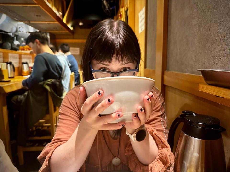 1. 畳の上でスリッパを履いていたこと, 2. 電車でのルールやエチケットを知らなかったこと, 3. 温泉施設でタブレットで読書をしようとしたこと, 4. 朝食に魚をたくさん食べること, 5. 東京での服装が場違いだと感じたこと