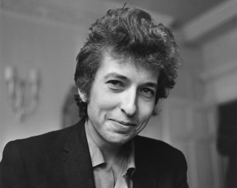 Bob Dylan Sinéad O'Connor, Sofia Richie, Shia LaBeouf, Karlie Kloss, David Chappelle, Mike Tyson, Bob Dylan, John Travolta, Isla Fisher, Orlando Bloom, Sharon Stone, Elizabeth Banks, Kate Capshaw, Jack Black, Ice Cube, Richard Gere, Sammy Davis, Jr., Alice Cooper, Julia Roberts, YoungBoy NBA, Oliver Stone, Elizabeth Taylor, George Harrison, David Bowie, Bettie Page, Sharmila Tagore, Connie Chung, Gary Busey, Tom Cruise, Katie Holmes, Ivanka Trump, Stephen Baldwin