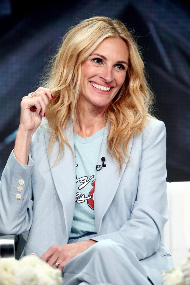 Julia Roberts Sinéad O'Connor, Sofia Richie, Shia LaBeouf, Karlie Kloss, David Chappelle, Mike Tyson, Bob Dylan, John Travolta, Isla Fisher, Orlando Bloom, Sharon Stone, Elizabeth Banks, Kate Capshaw, Jack Black, Ice Cube, Richard Gere, Sammy Davis, Jr., Alice Cooper, Julia Roberts, YoungBoy NBA, Oliver Stone, Elizabeth Taylor, George Harrison, David Bowie, Bettie Page, Sharmila Tagore, Connie Chung, Gary Busey, Tom Cruise, Katie Holmes, Ivanka Trump, Stephen Baldwin