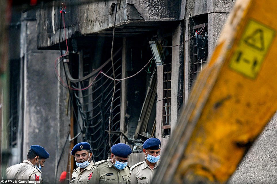 Air India plane crash probe 'focuses on pilots'