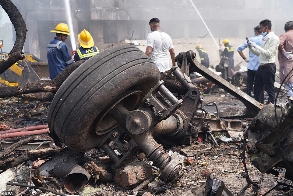 Air India plane crash probe 'focuses on pilots'