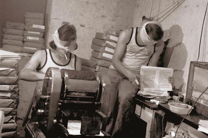 ‘The Headache’: Of Migraines and Mystery, ‘The CIA Book Club’: Typewriter Revolution, ‘Thomas More’: A Persecutor and a Martyr, ‘Nobody Sits Like the French’: The Chair That Charmed Paris, ‘Collisions’: The Explosive Mind of Luis Alvarez, ‘Émile Zola’: Mining France for Stories, ‘Summers in Squid Tickle’: At Canada’s Eastern Edge, ‘I Seek a Kind Person’: A Lifeline in the Classified Section, Mysteries: ‘Carved in Blood’ by Michael Bennett, ‘The Accidental Garden’: Cultivating Unexpected Beauty, ‘Who Will Rescue Us?’: The Children Who Escaped, Five Best: Books on Forgiveness