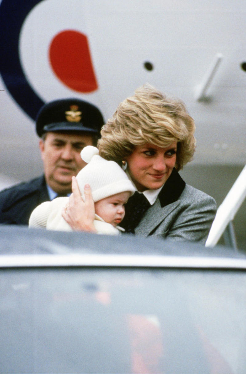 Assuming a leadership position, Princess Elizabeth during WWII, Serving in the military, Further examples, Commitment to their country, Doing charity work, Invictus Games, Making direct addresses, King George VI, 1939, Practicing diplomacy, Doing humanitarian work, King Charles III, Getting involved with philanthropy