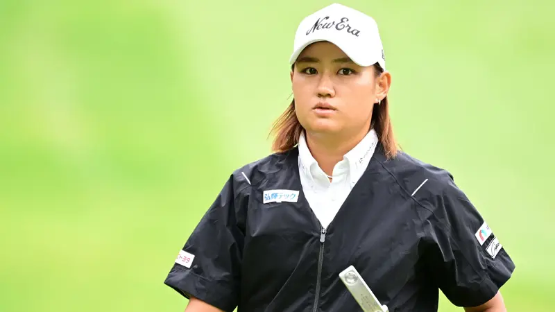 優雅さ、才能、そして美しさ、日本のゴルフコースでの素敵なゲストたち。, ...鹿もゴルフコースに登場。, ミネベアミツミレディース北海道新聞CUPで日本人ゴルファーが奮闘中。, ボールを打つときの集中力は常に最高だが......。, ...このような優れた選手たちは、たとえ可愛らしいリスが登場しても気が散ることはない。, 素晴らしい友情はゴルフコースで生まれる...。, ...もちろん彼らは皆、勝利を望んでいる..., ...スポーツをする人は常に対戦相手よりも良い結果を目指している。, ルックスにも拘っている。, ...アスリートたちはとても慎重に選んでいる..., ...そのエレガンスが賞賛されることが多々ある。, クラシックな衣装を好む人もいるが...。, ......もっと勇敢な人たちがいる, 彼女たちのプレーを見るのは、確かに大きな喜びだ......。, ...美しさだけでなく、それ以上のものがある。