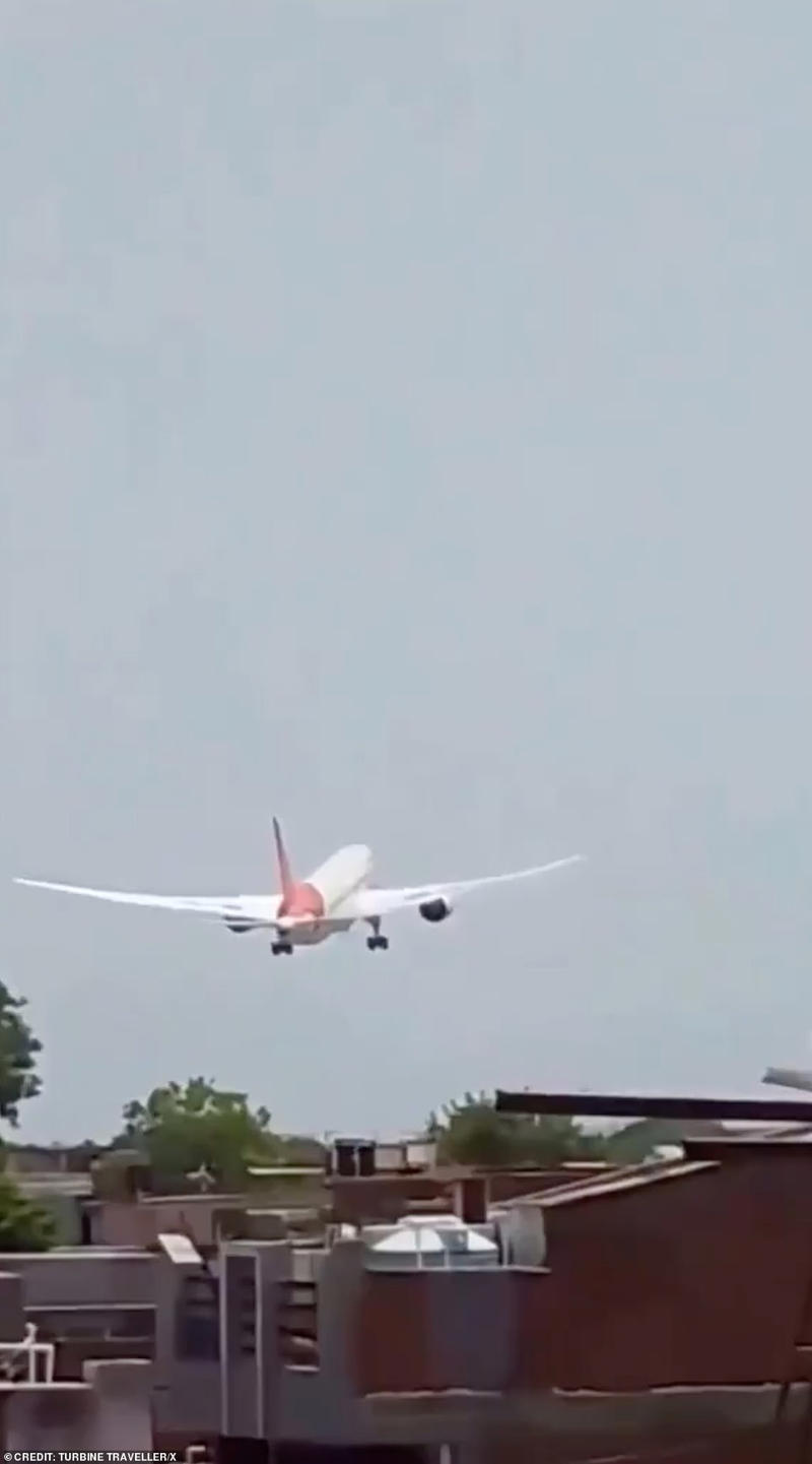 Air India plane crash probe 'focuses on pilots'