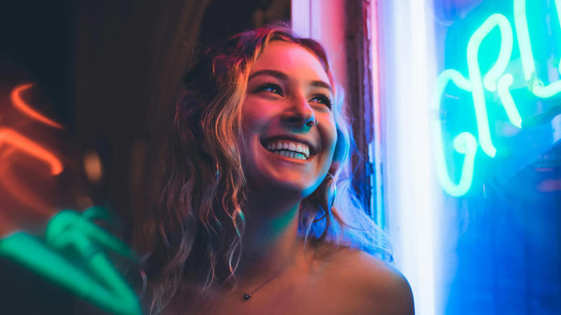2. Let The Smile Reach Your Eyes 1. Stay Loose, Look Better, 2. Let The Smile Reach Your Eyes, 3. Straighten Up With Confidence, 4. Turn, Don’t Face Front, 5. Use Eye Contact Wisely, 6. Find The Right Angle, 7. Check On Lighting, 8. Move With Purpose, 9. Wear What Works On Camera, 10. Mind Your Hands And Arms, 11. Blend In Without Disappearing, 12. Choose Your Background Carefully, 13. Let Culture Shape The Pose, 14. Pose Your Age, Own Your Moment, 15. Know Your Angle By Gender Norms, 16. Use Power Poses To Center Yourself, 17. Read The Room Through Body Language, 18. Let Your Face Do The Talking, 19. Pose Like The Feed Is Watching, 20. Match Your Pose To The Moment