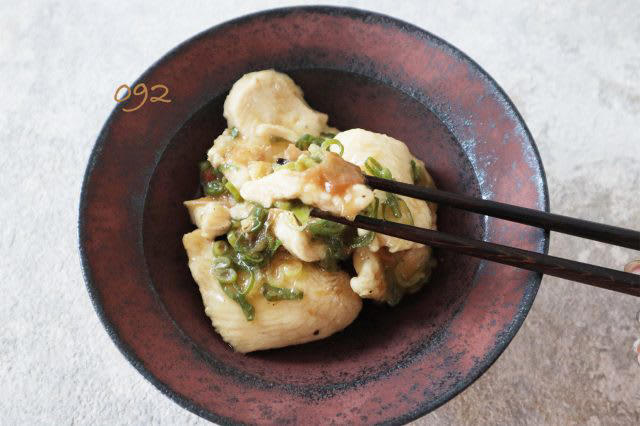 今日の主役は「鶏胸肉」, 【胸肉がぷるぷるやわらか、さっぱり水晶鶏】, 材料・分量（2〜3人分／調理時間：10分）, タラゴンの挿し木（お料理ブログ）※日々ごはんやこどものことなど更新中！, インスタグラム（おいしく楽しい日常を毎日更新中♪）