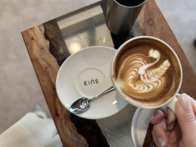 地下鉄の出口から徒歩1分以内！NEWオープンの「EINS coffee」, 朝の居心地抜群！のんびり静かな時間を過ごせる店内, もっちりしっとりな「グリルバナナブレッド」, 自家製グラノーラのヨーグルトボウル