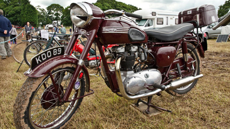 14. 1938 Triumph Speed Twin 1. Honda Super Cub, 2. Ducati 916, 3. Indian 101 Scout, 4. Brough Superior SS100, 5. Kawasaki Triple, 6. 1932 BMW R32, 7. Royal Enfield Bullet, 8. Confederate R131 Fighter, 9. Harley-Davidson Electra Glide Standard, 10. Harley-Davidson XR 750, 11. Triumph T120 Bonneville, 12. BMW R60/2, 13. FN Four, 14. 1938 Triumph Speed Twin, 15. Vincent Black Shadow, 16. Harley-Davidson WLA, 17. 1974 Ducati 750SS, 18. 1998 Yamaha YZF-R1, 19. Honda GL1100 Gold Wing Interstate, 20. 1940 Indian Chief
