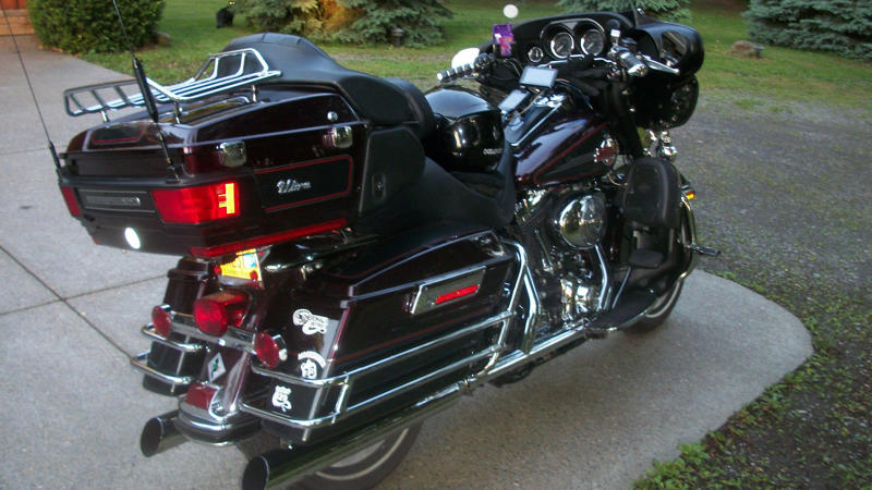 9. Harley-Davidson Electra Glide Standard 1. Honda Super Cub, 2. Ducati 916, 3. Indian 101 Scout, 4. Brough Superior SS100, 5. Kawasaki Triple, 6. 1932 BMW R32, 7. Royal Enfield Bullet, 8. Confederate R131 Fighter, 9. Harley-Davidson Electra Glide Standard, 10. Harley-Davidson XR 750, 11. Triumph T120 Bonneville, 12. BMW R60/2, 13. FN Four, 14. 1938 Triumph Speed Twin, 15. Vincent Black Shadow, 16. Harley-Davidson WLA, 17. 1974 Ducati 750SS, 18. 1998 Yamaha YZF-R1, 19. Honda GL1100 Gold Wing Interstate, 20. 1940 Indian Chief