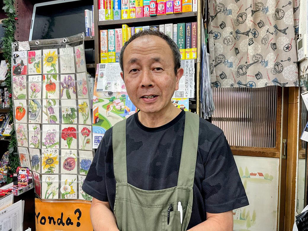 3億円するタワマンの隙間にある開業130年の店, もんじゃだけじゃない、もんじゃストリート, 絶滅危惧種だからこそ常連さんがいる, 「中央区で100年越えの本屋は丸善、教文館、それとうちだけ」, 「うちの店は自分の代で終わりにする」, もんじゃ焼きの「竹の子」で舌鼓, 新住民と旧住民が交わらないのは自然なこと？