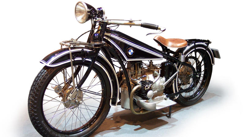6. 1932 BMW R32 1. Honda Super Cub, 2. Ducati 916, 3. Indian 101 Scout, 4. Brough Superior SS100, 5. Kawasaki Triple, 6. 1932 BMW R32, 7. Royal Enfield Bullet, 8. Confederate R131 Fighter, 9. Harley-Davidson Electra Glide Standard, 10. Harley-Davidson XR 750, 11. Triumph T120 Bonneville, 12. BMW R60/2, 13. FN Four, 14. 1938 Triumph Speed Twin, 15. Vincent Black Shadow, 16. Harley-Davidson WLA, 17. 1974 Ducati 750SS, 18. 1998 Yamaha YZF-R1, 19. Honda GL1100 Gold Wing Interstate, 20. 1940 Indian Chief