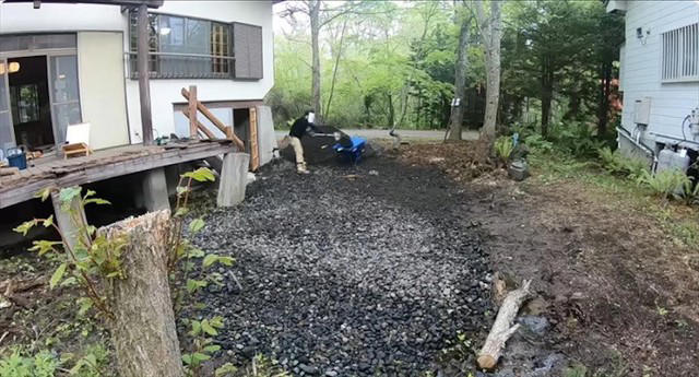 憧れの別荘ライフが一転、想定外の異変が発生, 湧き水は利根川に合流, 「ここで滞らせるわけにはいかない」湧き水との闘い, 生まれ変わった庭と進化する別荘ライフ