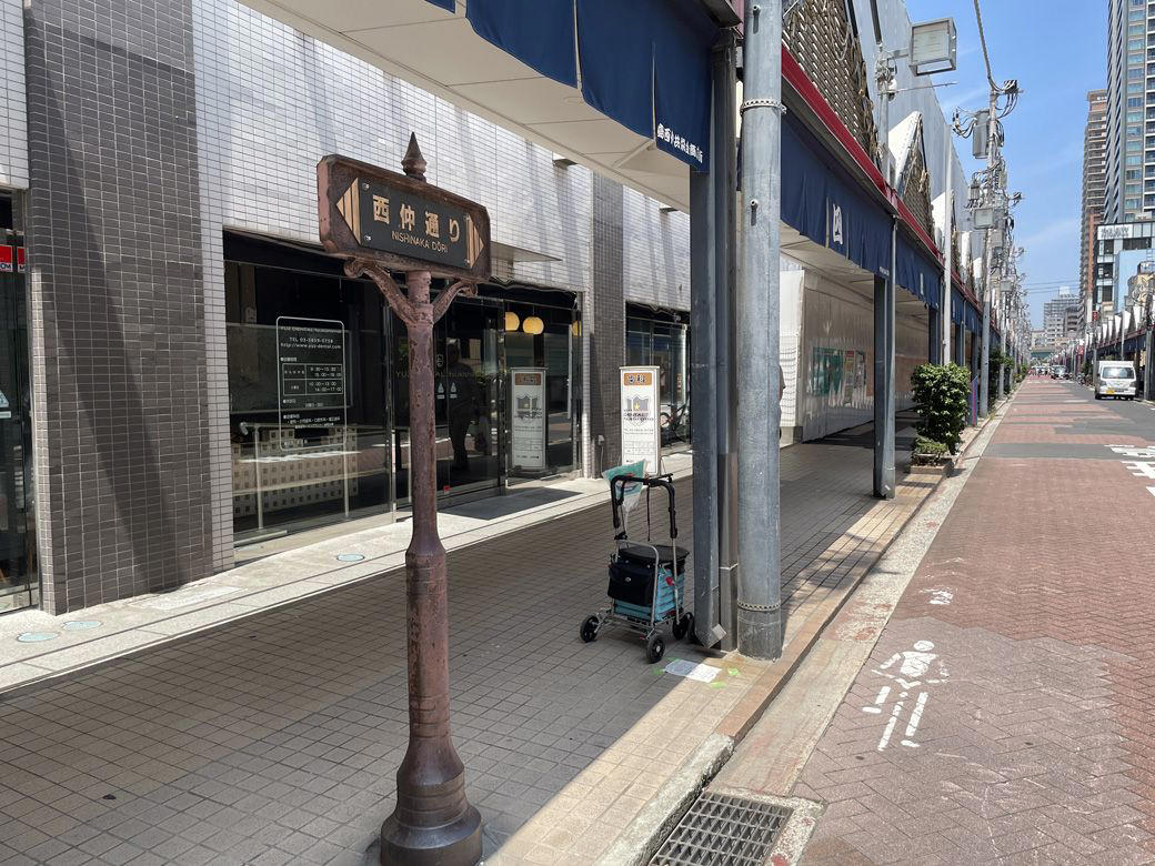 3億円するタワマンの隙間にある開業130年の店, もんじゃだけじゃない、もんじゃストリート, 絶滅危惧種だからこそ常連さんがいる, 「中央区で100年越えの本屋は丸善、教文館、それとうちだけ」, 「うちの店は自分の代で終わりにする」, もんじゃ焼きの「竹の子」で舌鼓, 新住民と旧住民が交わらないのは自然なこと？