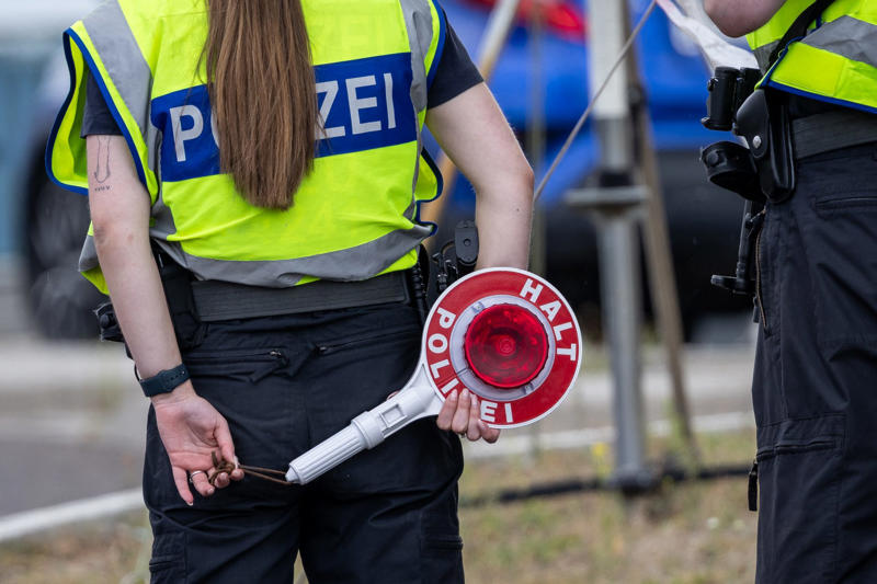 Germany's 2023 border controls Commuters encounter double border controls, Germany's 2023 border controls, Suspicious vehicles stopped, Military involvement, Tense German-Polish relations, Heavy loads, Unanswered questions, Clear rules required, "Ping-pong game”, No problems so far, Unwanted asylum seekers, Tried but not practised, A test for the EU, Economic concerns, Polish objections, Polish extremists seek out migrants