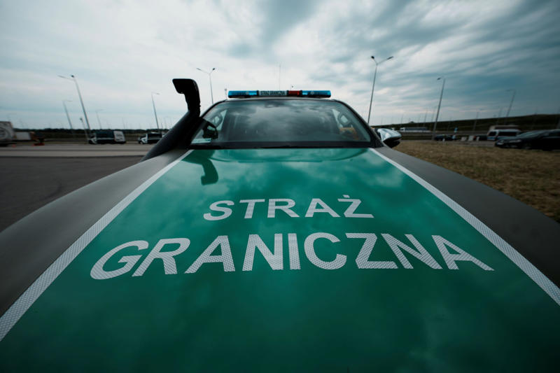 Unanswered questions Commuters encounter double border controls, Germany's 2023 border controls, Suspicious vehicles stopped, Military involvement, Tense German-Polish relations, Heavy loads, Unanswered questions, Clear rules required, "Ping-pong game”, No problems so far, Unwanted asylum seekers, Tried but not practised, A test for the EU, Economic concerns, Polish objections, Polish extremists seek out migrants