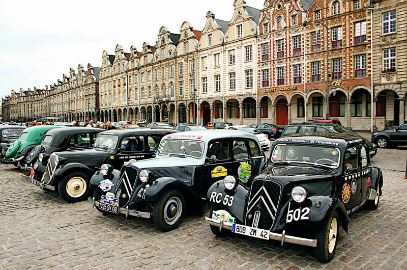 1. ADO16, 2. Alfa Romeo Alfasud, 3. Audi Front, 4. Berkeley Sports, 5. Cadillac Eldorado, 6. Christie, 7. Citroën 2CV, 8. Citroën Traction Avant, 9. Cord L-29, 10. Cugnot fardier, 11. DKW F1, 12. Dymaxion, 13. Fiat 128, 14. Ford Fiesta, 15. Ford Mondeo, 16. Lancia Fulvia, 17. Lotus Elan, 18. Mercedes-Benz A-Class, 19. Miller 122, 20. Mini, 21. Mitsubishi GTO, 22. Oldsmobile Toronado, 23. Panhard Dyna, 24. Peugeot 205, 25. Renault 4, 26. Saab 92, 27. Trabant, 28. Volkswagen Golf, 29. Volkswagen K70, 30. Volvo 480