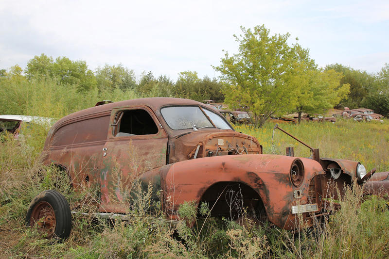 MERCURY CUSTOM - 1953, ALFA ROMEO GIULIETTA SPIDER, RENAULT ALLIANCE CONVERTIBLE, PONTIAC - 1934, TOYOTA COROLLA - SR5, OLDSMOBILE VISTA CRUISER - 1974, CHEVROLET SEDAN DELIVERY, OLDSMOBILE 88 - 1956, MORRIS MINOR, CHEVROLET BEL AIR - 1959, PLYMOUTH SPECIAL DELUXE - 1949, CHEVROLET EL CAMINO - 1975, PONTIAC BONNEVILLE CONVERTIBLE - 1964, PONTIAC CATALINA - 1968, CHEVROLET - 1964, DODGE WAYFARER - 1950, BUICK RIVIERA, CADILLAC ELDORADO - 1977, FORD THUNDERBIRD - 1996, CHEVROLET MASTER DELUXE - 1939, CHEVROLET 210 - 1956, DODGE - 1937, AMGENERAL JEEP DJ - 1975, BUICK SPECIAL - 1939, CHEVROLET VEGA KAMMBACK, FORD - 1956, DODGE RV - 1974, FORD GALAXIE - 1957, CHEVROLET IMPALA - 1961, NASH AMBASSADOR - 1939, FORD COURIER - 1955, CHRYSLER NEWPORT - 1966, FORD THUNDERBIRD - 1963, CHEVROLET CORVETTE - C4, FORD GALAXIE 500 - 1973, CHRYSLER WINDSOR - 1959, INTERNATIONAL SCOUT, FORD GALAXIE - 1959, OLDSMOBILE 88 - 1968, CHRYSLER LEBARON - 1979, THE YARD