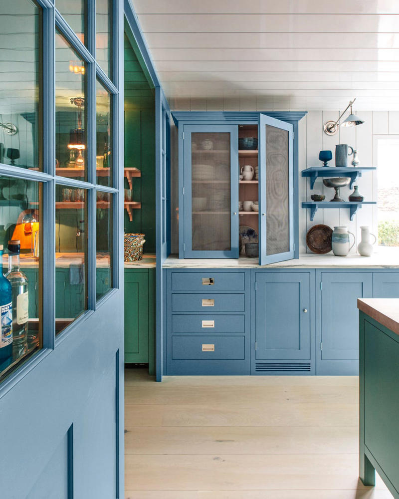 A Tricolor Combo, An Unfitted Footprint, Dueling Islands, Collected Accents , Notes of Nickel, Verdigris Finishes, A Cook’s Stove, Bespoke Details, Two-Tone Cabinetry,  Textural Touches 