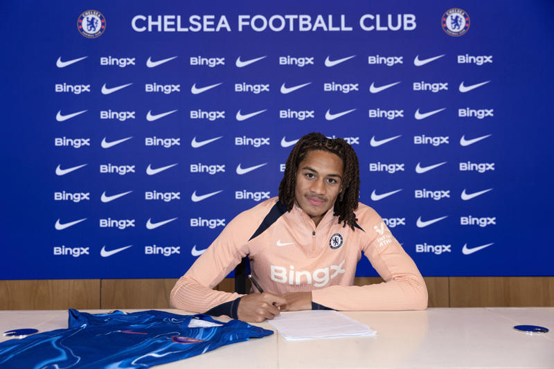 Latest transfer news headlines, Gyokeres update, Arsenal set to commence Nwaneri contract talks, DONE DEAL, Mosquera to Arsenal, Garnacho rejects Al Nassr move, West Ham target Liverpool duo, Spurs eye Esteve, Arsenal 'completing' Gyokeres move, Battle for Palhinha, Petrovic set for Bournemouth medical, Sunderland eye Ramsdale, Kiwior no longer part of Arteta's plans, Ferguson 'chooses' Roma, Bizot set for Villa, Arsenal set to commence Nwaneri contract talks, West Ham close in on new signing, Arsenal 'setback' in Gyokeres pursuit, Arsenal to Madueke update, Man Utd braced for Barca approach for Rashford, Spurs hope over Gibbs-White, Arsenal target Gyokeres as part of TRIPLE deal, Fenerbahce rule out move for Spurs midfielder, Garnacho rejects Al Nassr move, Totteham latest on Gibbs-White, Benfica target cut-price Joao Felix deal, Chelsea set Nkunku price, PSG want Fulham ‘crown jewel’, Carroll in shock Dagenham and Redbridge move, Arsenal and Chelsea move for Barcelona midfielder, Man Utd eye shock move for Chelsea star, Arsenal work on fresh Gyokeres deal, Konate rejects new Liverpool deal, What next for Gyokeres?, Gibbs-White absent from Forest friendly, DONE DEAL, Sporting issue Gyokeres statement, Kudus explains Spurs decision, Elanga excited after completing Newcastle transfer, Gyokeres update, Henderson to join Brentford, Zubimendi straight down to business, Mosquera returns to training, Wissa bid rejected, Spurs remain interested, Rodrygo asking price, Gittens shirt number theory, Nwaneri contract latest, DONE DEAL, Eze absence explained, Man Utd could hijack Galatasaray's Osimhen talks, Tottenham still hopeful over Gibbs-White deal, Newcastle prepare opening Gallagher bid, Mbeumo expected to join Man Utd next week, Grealish declares love for Man City, Bissouma tells Tottenham he wants to stay, Real Madrid weigh up huge bid for Liverpool star, Madueke lands back in England ahead of Arsenal medical, Chelsea offered hope over Donnarumma deal, Douglas Luiz wants Tottenham move as West Ham lodge loan bid, Man City join race for £34m-rated Wesley, Spurs expect Romero to stay this summer, Jackson is not untouchable at Chelsea, Juve agree fee for Sancho, Man Utd in talks over double midfielder deal, Tottenham still hopeful over Gibbs-White, Arsenal to make Eze bid, Madueke set for Arsenal medical, Gyokeres to Arsenal deal 'absolutely on', Maresca confirms Madueke deal, Arsenal eye Eze alternative, Newcastle sign Elanga, Gyokeres due back at Sporting, Real sell one more, Real considering huge bid for Liverpool star, Petrovic deal agreed, Woltemade offer knocked back, Liverpool considering Gordon, Bayern make Diaz offer, Liverpool to open Ekitike talks, Benfica want 50% of Felix, Antony nearing Man Utd exit, Bissouma to Fener?, United ready to gazump Gala, Jackson not untouchable, Propper set for Twente return, Rohl set for stunning Sheff Wednesday comeback, Aubameyang in line for Marseille return, Rodrygo to Arsenal update, Munoz 'open' to Crystal Palace exit, Madueke medical, Chelsea in advanced talks for £25m deal