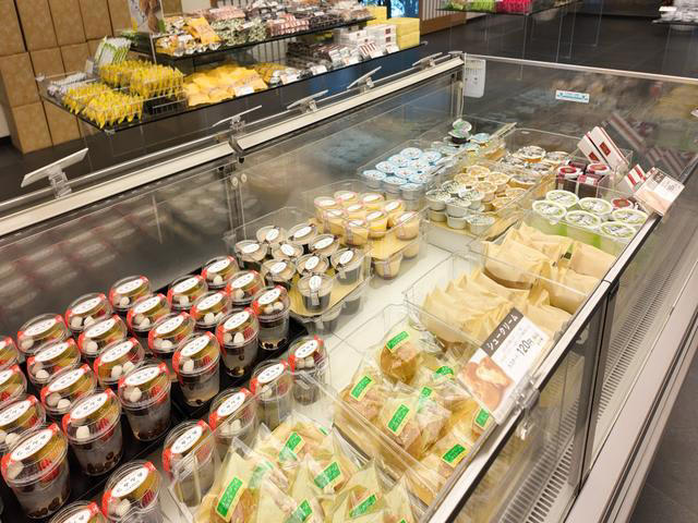 実はモーニングが楽しめる！『六花亭 札幌北店』, モーニングがいただけるのは、札幌ではここだけ, 手軽に立ち寄れて、北海道を感じられる朝ごはん, せっかくだから、六花亭のケーキも食べちゃおう！, 帰りにバラ売りのお菓子をゲットしよう！, 【六花亭 札幌北店】, 六花亭のパンレストラン『北大エルム 瞬』も注目！, 【六花亭 北大エルム「瞬」】, 早起きさんの特権。「ここだけの六花亭」を体験してみませんか？, 【プロフィール】くらしのつららさん／動画クリエーター