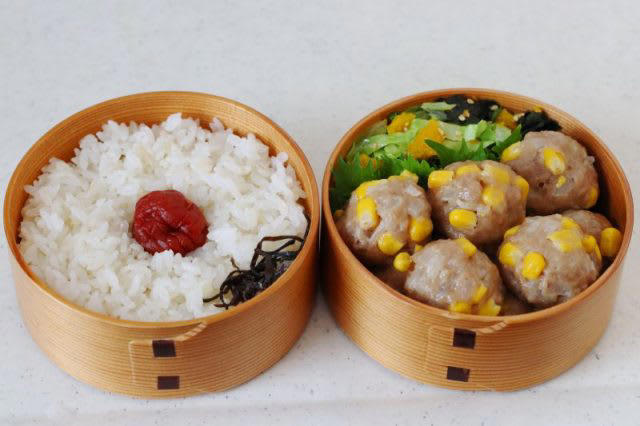 レンジ1回加熱で2品！「レンジでコーン焼売」「野菜の海苔ナムル」2品弁当, レンジでコーン焼売, 野菜の海苔ナムル, 2品弁当の詰め方プロセス, 「心が楽になる2品弁当」のルール