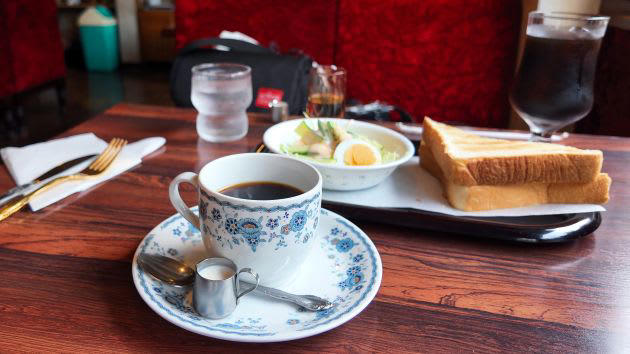 実はモーニングが楽しめる！『六花亭 札幌北店』, モーニングがいただけるのは、札幌ではここだけ, 手軽に立ち寄れて、北海道を感じられる朝ごはん, せっかくだから、六花亭のケーキも食べちゃおう！, 帰りにバラ売りのお菓子をゲットしよう！, 【六花亭 札幌北店】, 六花亭のパンレストラン『北大エルム 瞬』も注目！, 【六花亭 北大エルム「瞬」】, 早起きさんの特権。「ここだけの六花亭」を体験してみませんか？, 【プロフィール】くらしのつららさん／動画クリエーター