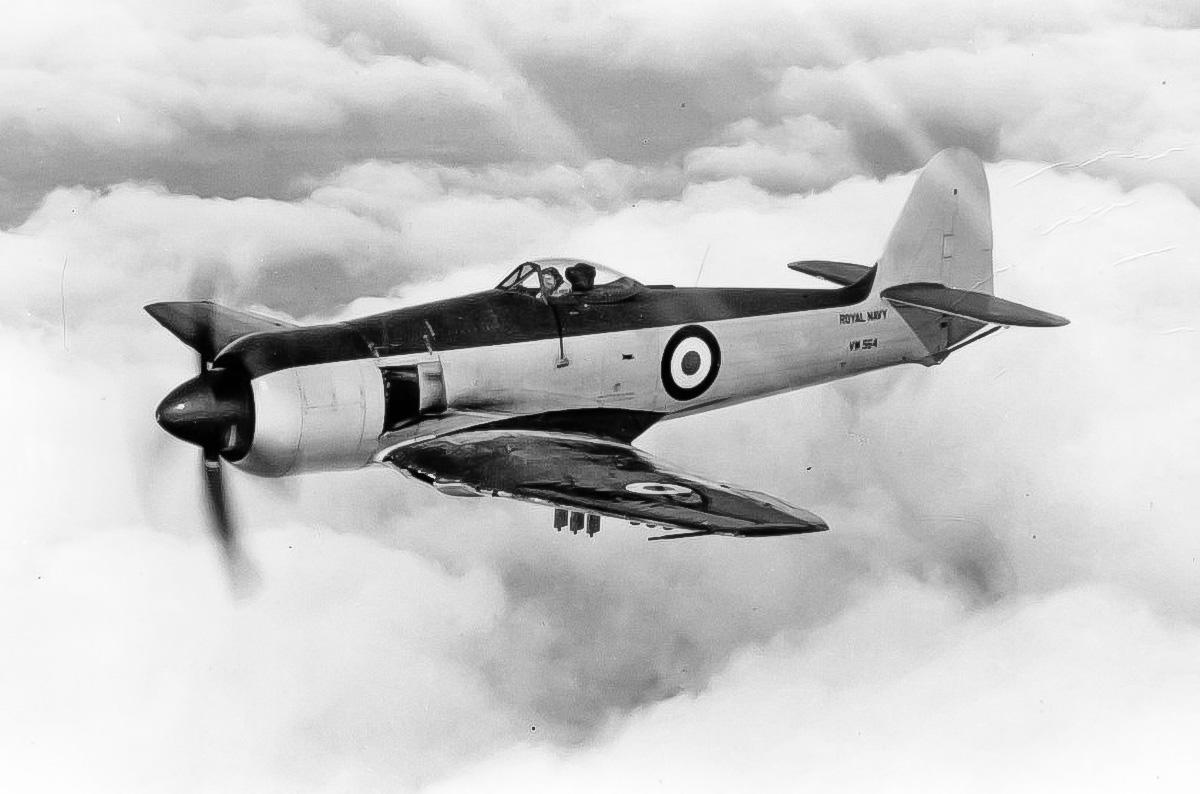 11: Hawker Sea Fury, 10: Douglas A-1 Skyraider, 9: Douglas A-4 Skyhawk, 8: Vought F-8 Crusader, 7: McDonnell Douglas F/A-18 Hornet, 6: McDonnell Douglas F-4 Phantom II, 5: BAe Sea Harrier, 4: Blackburn Buccaneer, 3: Grumman A-6 Intruder, 2: A-3 Skywarrior, 1: Grumman F-14 Tomcat