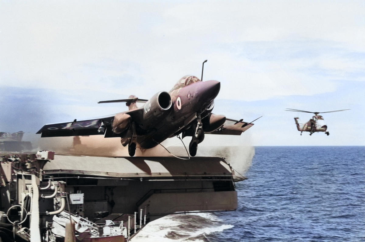 11: Hawker Sea Fury, 10: Douglas A-1 Skyraider, 9: Douglas A-4 Skyhawk, 8: Vought F-8 Crusader, 7: McDonnell Douglas F/A-18 Hornet, 6: McDonnell Douglas F-4 Phantom II, 5: BAe Sea Harrier, 4: Blackburn Buccaneer, 3: Grumman A-6 Intruder, 2: A-3 Skywarrior, 1: Grumman F-14 Tomcat