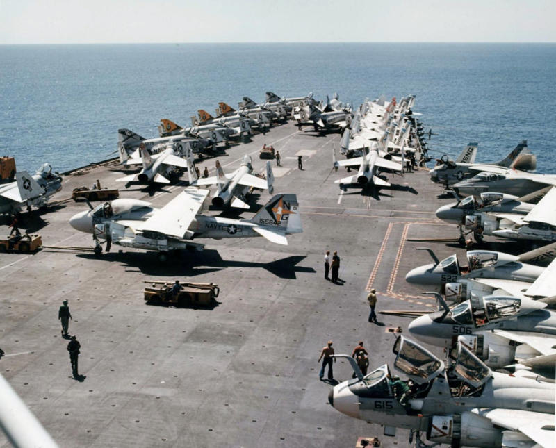 11: Hawker Sea Fury, 10: Douglas A-1 Skyraider, 9: Douglas A-4 Skyhawk, 8: Vought F-8 Crusader, 7: McDonnell Douglas F/A-18 Hornet, 6: McDonnell Douglas F-4 Phantom II, 5: BAe Sea Harrier, 4: Blackburn Buccaneer, 3: Grumman A-6 Intruder, 2: A-3 Skywarrior, 1: Grumman F-14 Tomcat