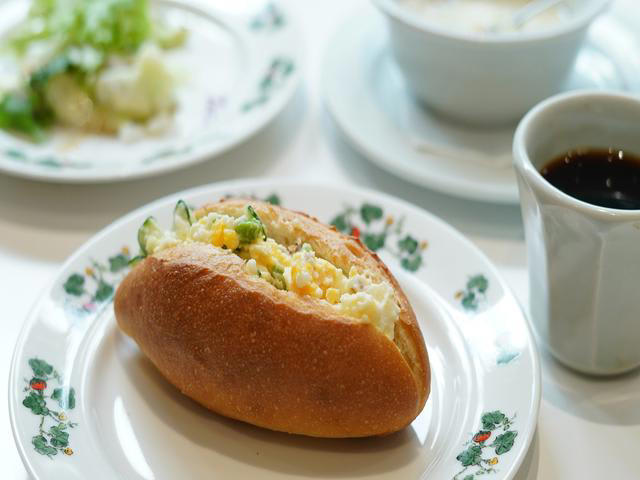 実はモーニングが楽しめる！『六花亭 札幌北店』, モーニングがいただけるのは、札幌ではここだけ, 手軽に立ち寄れて、北海道を感じられる朝ごはん, せっかくだから、六花亭のケーキも食べちゃおう！, 帰りにバラ売りのお菓子をゲットしよう！, 【六花亭 札幌北店】, 六花亭のパンレストラン『北大エルム 瞬』も注目！, 【六花亭 北大エルム「瞬」】, 早起きさんの特権。「ここだけの六花亭」を体験してみませんか？, 【プロフィール】くらしのつららさん／動画クリエーター