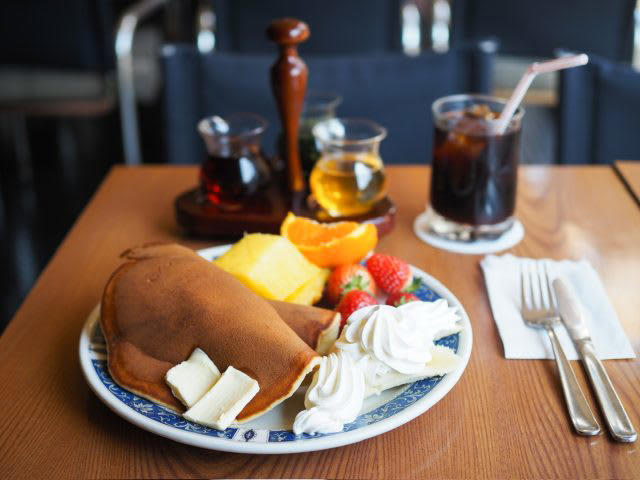 パンケーキは必食！「コリント朝日店」, 絶品！18品の朝ごはん「築地本願寺カフェ Tsumugi」, 築地本願寺カフェ Tsumugi, 胡椒がアクセント！「Tsukiji Peppers Cafe」, Tsukiji Peppers Cafe（築地ペッパーズカフェ）