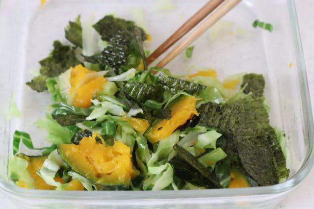レンジ1回加熱で2品！「レンジでコーン焼売」「野菜の海苔ナムル」2品弁当, レンジでコーン焼売, 野菜の海苔ナムル, 2品弁当の詰め方プロセス, 「心が楽になる2品弁当」のルール