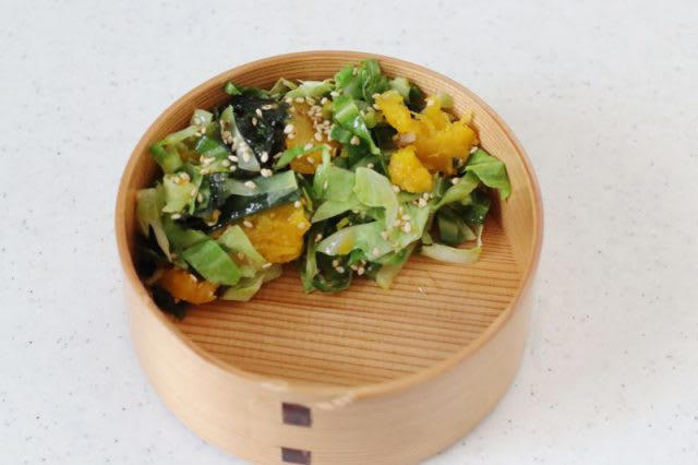 レンジ1回加熱で2品！「レンジでコーン焼売」「野菜の海苔ナムル」2品弁当, レンジでコーン焼売, 野菜の海苔ナムル, 2品弁当の詰め方プロセス, 「心が楽になる2品弁当」のルール