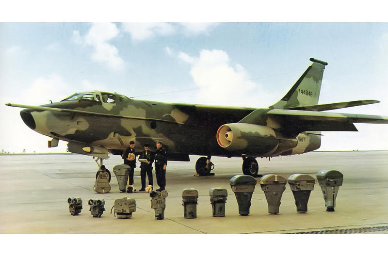 11: Hawker Sea Fury, 10: Douglas A-1 Skyraider, 9: Douglas A-4 Skyhawk, 8: Vought F-8 Crusader, 7: McDonnell Douglas F/A-18 Hornet, 6: McDonnell Douglas F-4 Phantom II, 5: BAe Sea Harrier, 4: Blackburn Buccaneer, 3: Grumman A-6 Intruder, 2: A-3 Skywarrior, 1: Grumman F-14 Tomcat