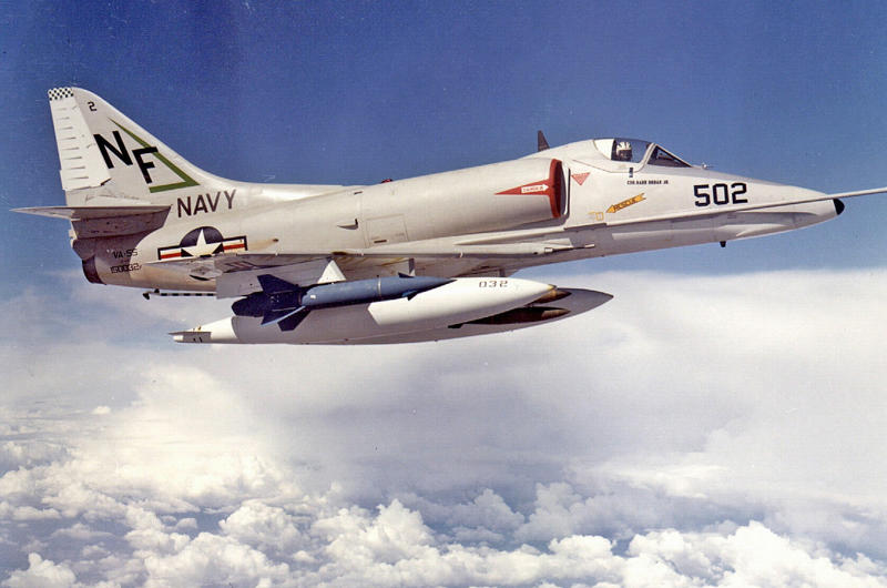 11: Hawker Sea Fury, 10: Douglas A-1 Skyraider, 9: Douglas A-4 Skyhawk, 8: Vought F-8 Crusader, 7: McDonnell Douglas F/A-18 Hornet, 6: McDonnell Douglas F-4 Phantom II, 5: BAe Sea Harrier, 4: Blackburn Buccaneer, 3: Grumman A-6 Intruder, 2: A-3 Skywarrior, 1: Grumman F-14 Tomcat