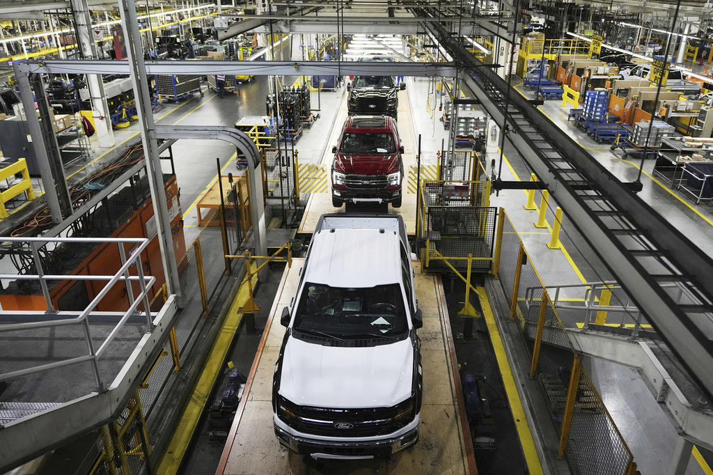 Candidate Trump promised an auto loan interest tax break, Millions of buyers could benefit, but millions of others will not, It's the assembly plant, not the automaker's headquarters that matters, Taxpayers could save hundreds of dollars a year, Some people also could see a reduction in state income taxes, The verdict is out on whether the tax break will boost sales