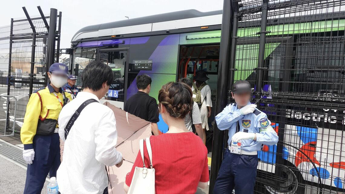 東→西ゲートへバスor徒歩　メリットは「別の意味で景色が楽しい！」, 暑いけど…徒歩での移動も可能, ファストパス的な使い方もできる？優先入場できてオトクな旅客船航路, 意外と使える、新・シャトルバス！ただし、予約システムが…, 暑さ対策は万全に、目指せ「西ゲート・スイスイ入場」！