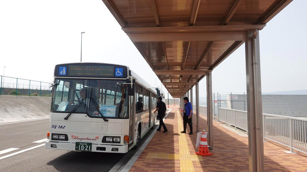 東→西ゲートへバスor徒歩　メリットは「別の意味で景色が楽しい！」, 暑いけど…徒歩での移動も可能, ファストパス的な使い方もできる？優先入場できてオトクな旅客船航路, 意外と使える、新・シャトルバス！ただし、予約システムが…, 暑さ対策は万全に、目指せ「西ゲート・スイスイ入場」！