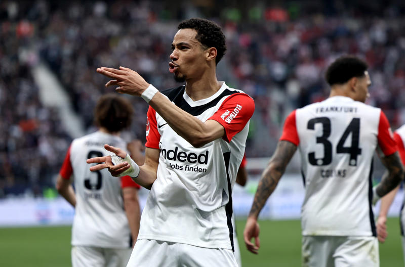 Transfer news, rumours and latest done deal, Napoli reject latest bid for Osimhen, Arsenal working on deal for Valencia defender, Man Utd optimistic of reaching Mbeumo deal, Djordje Petrovic putting finishing touches on Bournemouth move, Barcelona only want loan move for Rashford, Liverpool interested in Isak &amp; Ekitike, Arsenal still chasing Eze, Liverpool linked to Mateta, Gyokeres agreement reached with fee decided, Good morning