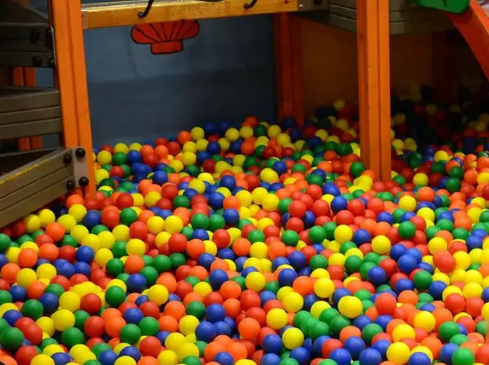 #34: Chuck E. Cheese’s ball pits #1: 10-Color Pens, #3: Scary Stories to Tell in the Dark, #4: Pop-Tarts Crunch, #6: FM Scan Radio, #7: The Talkboy, #9: McDonald’s Cooler at School Functions, #10: Blockbuster Gumball Machine, #12: Polly Pocket, #13: Hard Rock Cafe, #15: McDonalds Hercules plates, #16: Lunchables, #18: This Exact Casserole Dish, #19: Warheads Candy, #21: Crayola Stamp Markers, #22: General Electric Alarm Clock, #24: This Exact Set of Stick-On Earrings, #25: View Master, #27: Blockbuster Membership Card, #28: Hamburger Stools at McDonald’s, #30: Kid Pix Game, #31: Magic Eye Posters, #34: Chuck E. Cheese’s ball pits, #34: Rainbow-Colored Toys “R” Us Plastic Bags