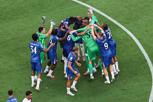 PSG manager Luis Enrique hits Chelsea star after Club World Cup final loss