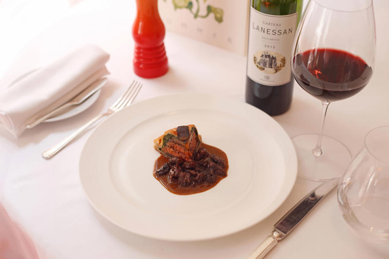 Les 2 Garçons, Paulette, Maison François, Casse-Croûte, Bouchon Racine , 64 Goodge Street, La Poule au Pot, The French House, Chez Bruce, Le Colombier, 40 Maltby Street, Bistro Freddie, Gauthier Soho, Galvin Bistrot & Bar, L’Escargot, Josephine Bistro, Chelsea, La Petite Maison, Alain Ducasse at The Dorchester