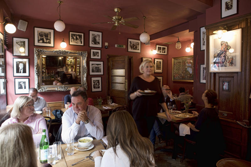 Les 2 Garçons, Paulette, Maison François, Casse-Croûte, Bouchon Racine , 64 Goodge Street, La Poule au Pot, The French House, Chez Bruce, Le Colombier, 40 Maltby Street, Bistro Freddie, Gauthier Soho, Galvin Bistrot & Bar, L’Escargot, Josephine Bistro, Chelsea, La Petite Maison, Alain Ducasse at The Dorchester
