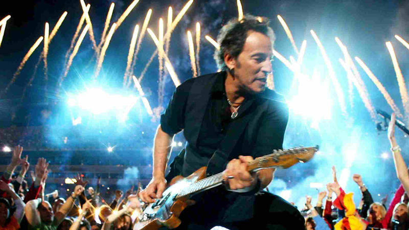 2009 – Bruce Springsteen 2004 – Janet Jackson & Justin Timberlake, 2006 – The Rolling Stones, 1991 – New Kids on the Block, 2014 – Bruno Mars & Red Hot Chili Peppers, 1993 – Michael Jackson, 2019 – Maroon 5, Travis Scott, Big Boi, 2009 – Bruce Springsteen, 1997 – Blues Brothers with Dan Aykroyd, 2011 – Black Eyed Peas, Usher, Slash, 2007 – Prince, 1995 – Indiana Jones-themed Halftime by Disney, 1990 – “Salute to New Orleans”, 2016 – Coldplay, Beyoncé, Bruno Mars, 2021 – The Weeknd, 2000 – Phil Collins, Christina Aguilera (Disney), 1996 – Diana Ross, 2003 – Shania Twain, No Doubt, Sting, 2023 – Rihanna, 1989 – “BeBop Bamboozled” with Elvis Presto, 2025 – Kendrick Lamar