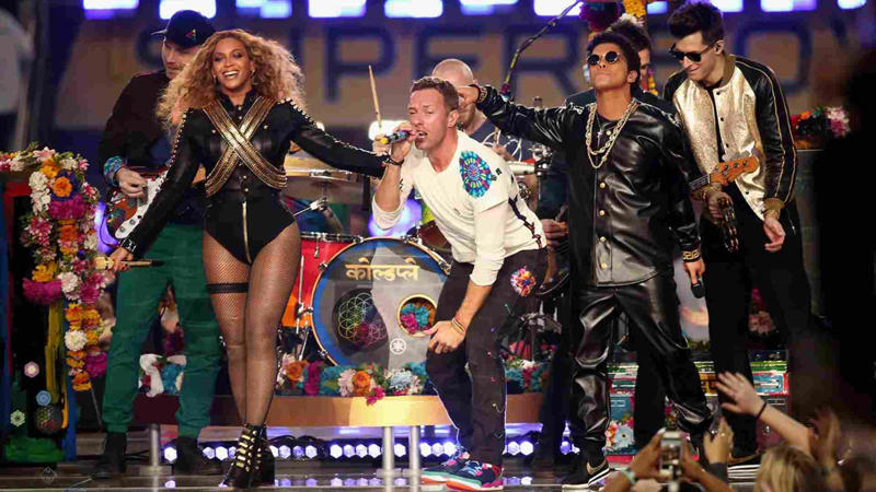 2016 – Coldplay, Beyoncé, Bruno Mars 2004 – Janet Jackson & Justin Timberlake, 2006 – The Rolling Stones, 1991 – New Kids on the Block, 2014 – Bruno Mars & Red Hot Chili Peppers, 1993 – Michael Jackson, 2019 – Maroon 5, Travis Scott, Big Boi, 2009 – Bruce Springsteen, 1997 – Blues Brothers with Dan Aykroyd, 2011 – Black Eyed Peas, Usher, Slash, 2007 – Prince, 1995 – Indiana Jones-themed Halftime by Disney, 1990 – “Salute to New Orleans”, 2016 – Coldplay, Beyoncé, Bruno Mars, 2021 – The Weeknd, 2000 – Phil Collins, Christina Aguilera (Disney), 1996 – Diana Ross, 2003 – Shania Twain, No Doubt, Sting, 2023 – Rihanna, 1989 – “BeBop Bamboozled” with Elvis Presto, 2025 – Kendrick Lamar