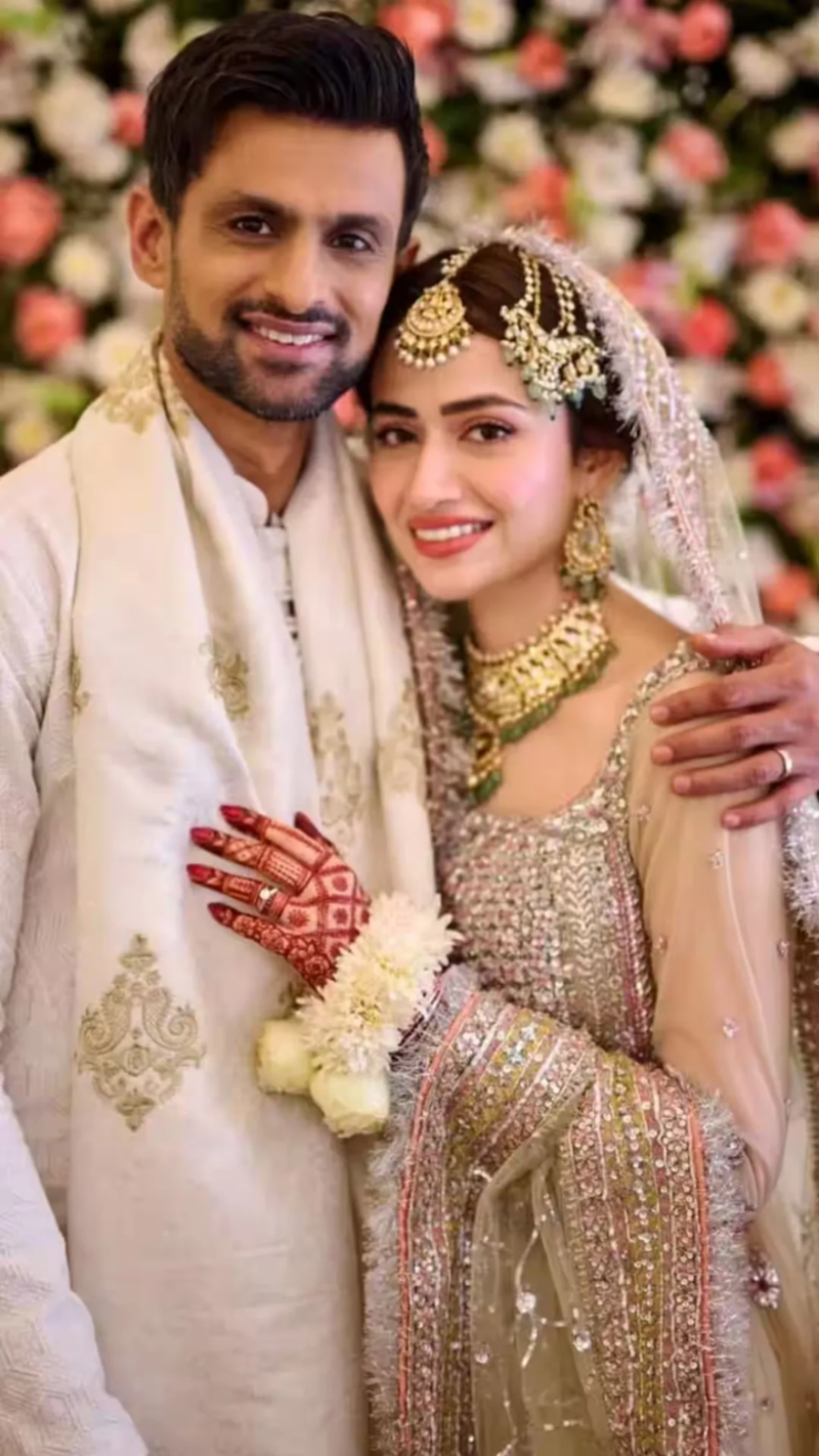 When is ENG vs IND 4th Test Match?, England is leading the series, 4 Players of team India are injured, 4. Rishabh Pant, 3. Akash Deep, 2. Arshdeep Singh, 1. Nitish Kumar Reddy, 4 Pakistani cricketers who cheated on their wives