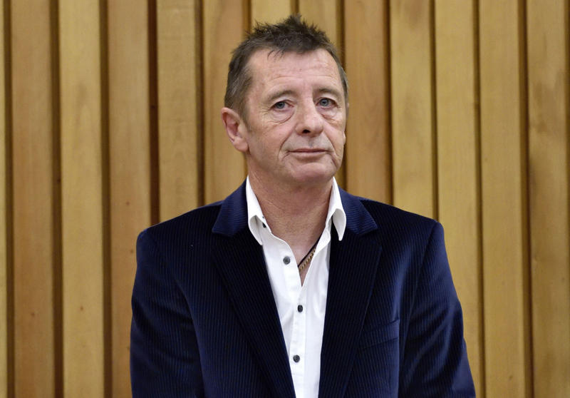 Phil Rudd Martha Stewart, Roman Polanski, Lindsay Lohan, Nicolas Sarkozy, Tracy Morgan, Michelle Rodriguez, Jair Bolsonaro, Phil Rudd, Nicole Richie, 6ix9ine (Tekashi 69), Andy Dick