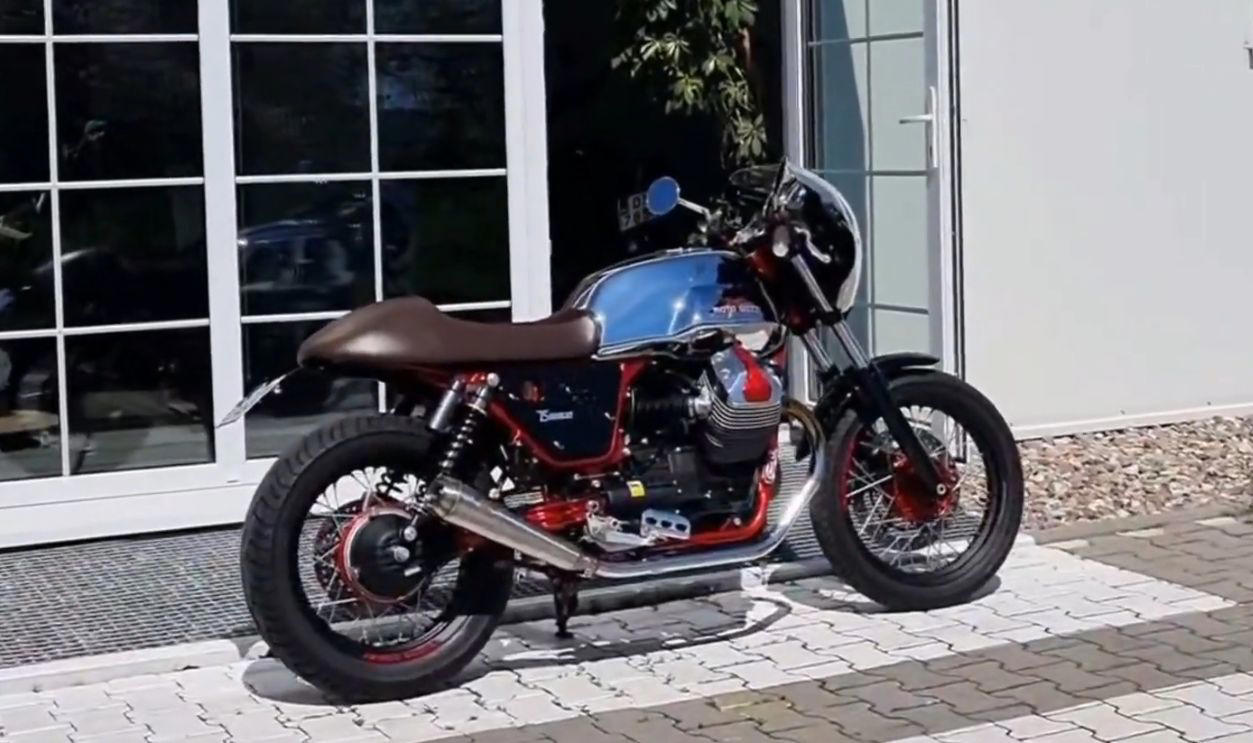 Moto Guzzi V7 Racer A Beloved Icon With A Need For Speed, His First Bike, A Diverse Taste, Arch Motorcycle Company: His Passion Project, The Arch KRGT-1, Arch 1s: Café Racer Meets Muscle, Arch Method 143: Carbon Fiber Luxury, Custom Harley-Davidson Dyna Wide Glide, El Diablo West Coast Chopper, BMW R NineT, Kawasaki Ninja ZX-10R, Moto Guzzi V7 Racer, Norton Commando 850 MK II Roadster, Yamaha R1, Aprilia RSV4, Ferrari California T, Porsche 911 Carrera 4S, Volvo 122 Amazon, Mercedes-Benz GLE, Arch KRGT-1 Track Edition, Custom BMW S1000RR, Confident But Not Flashy, More Than Just An Actor, Celebrity Biker Club, Keanu Reeves’ Garage: Functional Zen, Safety First, Long Rides, Big Thoughts, No Lambo, No Problem, Giving Back Through Wheels, The Future Of Arch