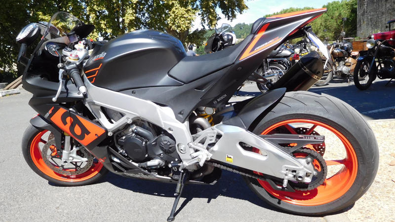 Aprilia RSV4 A Beloved Icon With A Need For Speed, His First Bike, A Diverse Taste, Arch Motorcycle Company: His Passion Project, The Arch KRGT-1, Arch 1s: Café Racer Meets Muscle, Arch Method 143: Carbon Fiber Luxury, Custom Harley-Davidson Dyna Wide Glide, El Diablo West Coast Chopper, BMW R NineT, Kawasaki Ninja ZX-10R, Moto Guzzi V7 Racer, Norton Commando 850 MK II Roadster, Yamaha R1, Aprilia RSV4, Ferrari California T, Porsche 911 Carrera 4S, Volvo 122 Amazon, Mercedes-Benz GLE, Arch KRGT-1 Track Edition, Custom BMW S1000RR, Confident But Not Flashy, More Than Just An Actor, Celebrity Biker Club, Keanu Reeves’ Garage: Functional Zen, Safety First, Long Rides, Big Thoughts, No Lambo, No Problem, Giving Back Through Wheels, The Future Of Arch